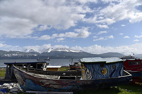 À la découverte des fjords chiliens-n°-241_B171117_Puerto-Williams©StudioPONANT-L.Paulin.JPG