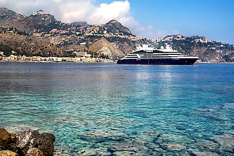 Epicurean Delights: The Food & Wine of Sicily-Le-Lapérouse-à-Taormina-Cote-est-de-la-Sicile.jpg