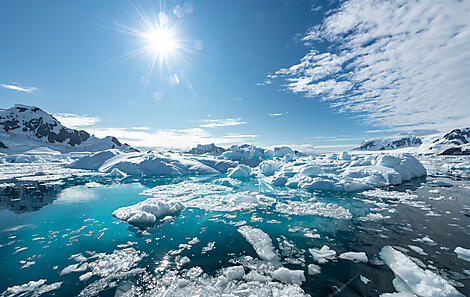 Emblematic Antarctica-No-2514_S190220_PARADISE©StudioPONANT-OlivierBlaud.jpg