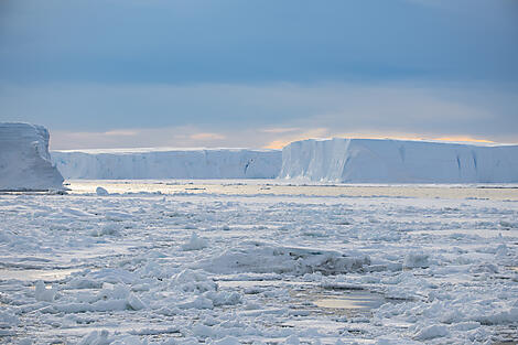 Sailing toward Larsen Ice Shelf
