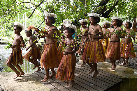Kulturschätze und Naturwunder in Papua-Neuguinea-No-281_A161216©StudioPONANT-Nathalie Michel_Alotau.JPG