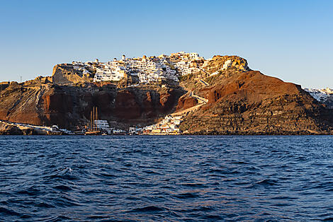 Kreuzen in der Caldera von Santorini