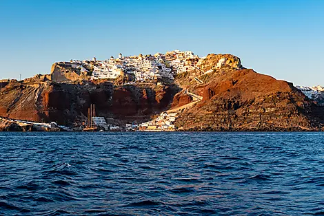 Kreuzen in der Caldera von Santorini