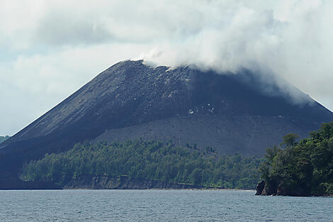 Navigation autour du Krakatoa