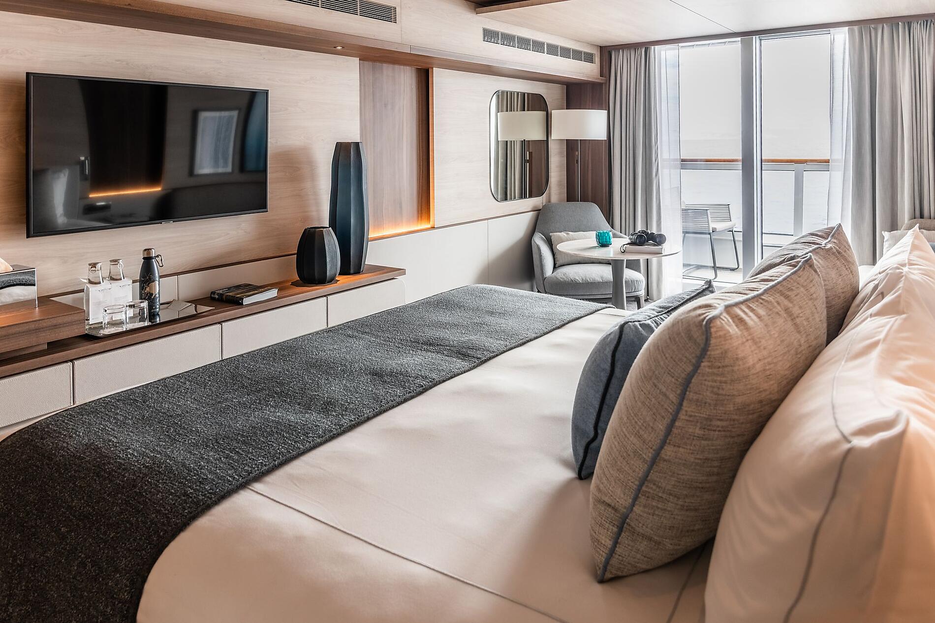 Le Commandant Charcot Deluxe Suite