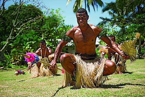 Îles Fidji, Tonga, Cook et îles de la Société-CG.C_Fiji_Dancer_7905_ed2.jpg