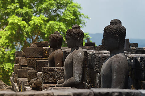 Temples sacrés et sanctuaires naturels d’Indonésie-No-222_A031017_Borobudur-Temple©StudioPONANT-Nathalie Michel.JPG