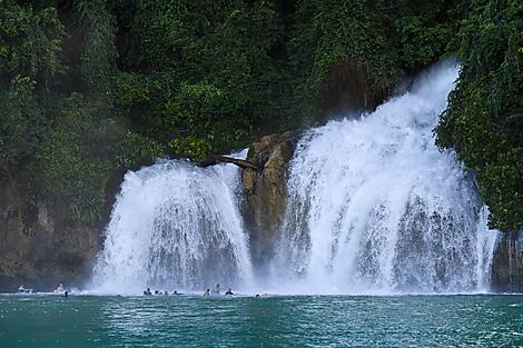 Kitikiti Waterfall, Mommon