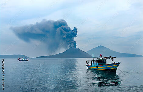 Îles, villes et volcans d’Indonésie-1000_F_60886614_Mc0iB81WG1lOvc8lFt86q2rl99DAKrEX_A ACHTER SI OK.jpg