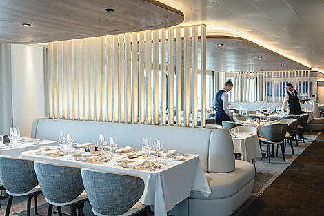 Ocean Voyage: Bergen - Quebec-298CHARCOT-TRI21-100380_RESTAURANT-GASTRONOMIQUE-NUNA©PONANT-Gilles Trillard+clair.jpg
