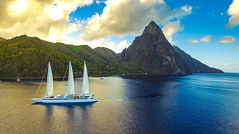 Navigation au large des Pitons