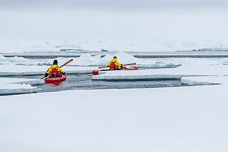 Transarctic, the quest for the two North Poles-50_Kayak-manuel_CDT-Charcot©StudioPONANT-Olivier Blaud.jpg