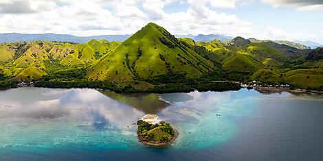 Tropen-Abenteuer in Indonesien-R091122_Komodo_Indonesie_©julien_fabro_DJI_0019-pple.jpg