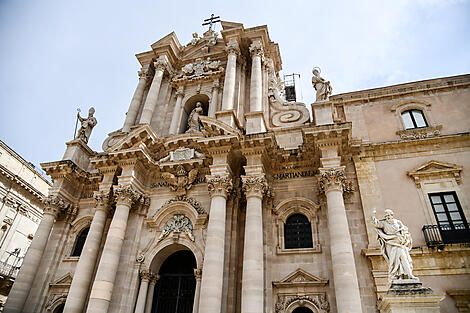 Ancient jewels of the Mediterranean-No-2358_G041019_Cathedrale-De-Syracuse©Studio PONANT-Ophelie BLEUNVEN.jpg