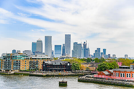 Atlantic shores and the Channel coastline-N°2011_EE030523_Londres-Fairlie©StudioPONANT_EmmyAPOUX.JPEG