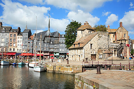 Iberische Halbinsel und befestigte Städte am Atlantik-istockphoto france honfleur hd hori .JPEG