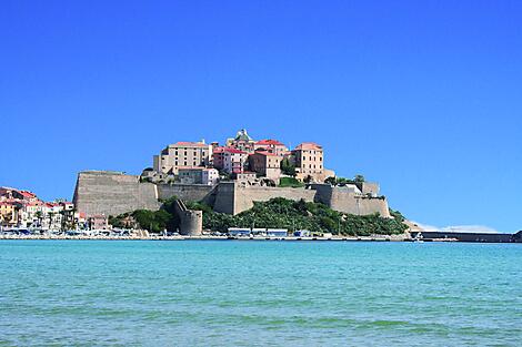 Frühling im Mittelmeer, zwischen Frankreich und Italien-fotolia citadel hd horizontal_Calvi.JPEG
