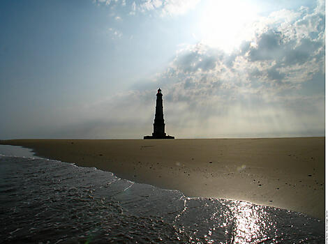 Sailing along Cordouan Lighthouse