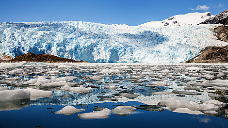 L’essentiel des fjords chiliens-ElBrujo_Glacier_Reflet_Chili©StudioPONANT-Clement Louineau.jpg