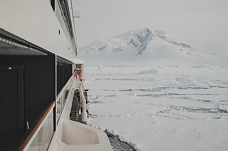Halbumrundung Antarktis – die unerforschte Ostküste-n°17_ CC131223_The-Gullet©PONANT-Jack-Harding.JPEG