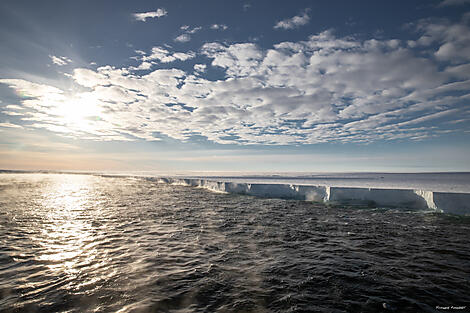 Sailing along Shackleton Ice Shelf