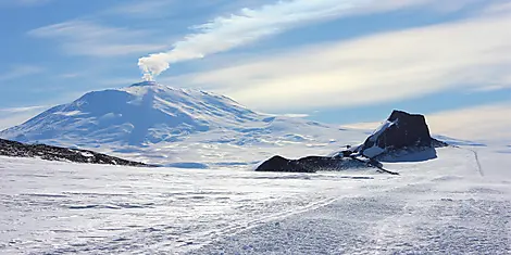 Unexplored Antarctica between Two Continents