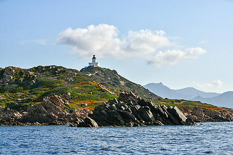 Korsikas Küsten unter den Segeln der Le Ponant-No-447_F150821_Ajaccio_Corse@Studio PONANT-Laure PATRICOT.jpg
