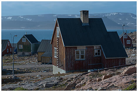 Der wilde hohe Norden, von Spitzbergen bis Island-8_LR154-O220822_House-Ittoquortoormiit-Greenland©PONANT-Photo-Ambassador-Ian Dawson.JPEG