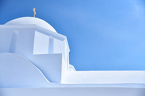 At the heart of the Greek islands-EGLISE CHORA- AMORGOS-GRECE©STUDIOPONANT-JULIE GOURIO.jpg