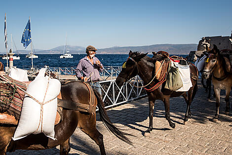 European autumn in the Aegean Sea-No-2256_Y150722-HYDRA©StudioPONANT-Adrien MORLENT.jpg