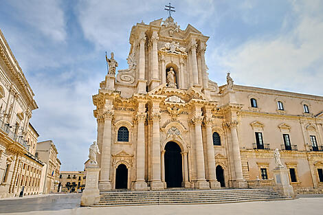 Antike Schätze des Mittelmeeres-©AdobeStock-Francesco_167336253Duomo-diSiracusa_It.jpg