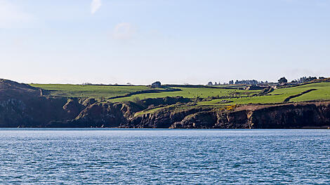 Secrets et paysages celtes -No-2048_AU270423_Dublin-Glasgow_Antrim Coast and Giant's Causeway©StudioPONANT-JulietteLECLERCQ.jpg