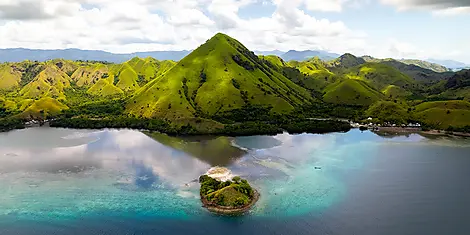 Tropical Indonesian Odyssey-R091122_Komodo_Indonesie_©julien_fabro_DJI_0.jpg