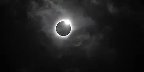 Eclipse solaire totale dans le Grand Nord sauvage