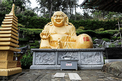 Treasures of Japan by Sea – with Smithsonian Journeys-N°-964_Haedong Yonggungsa Temple_3008x2000.jpg