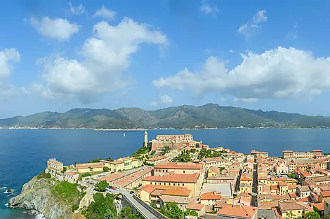 Die Inseln des Mittelmeers: Sizilien, Sardinien, Korsika und Elba – mit Smithsonian Journeys-_DSC8246_Italy_Portoferraio_Panorama2©StudioPONANT-AurélienCorlay_3008x2000.jpg