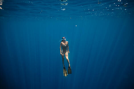Madagaskar und die Seychellen: Naturschätze des Indischen Ozeans – mit Smithsonian Journeys-2N4A9781_PO150123_snorkeling_seychelles©_PONANT-Julien Fabro.jpg