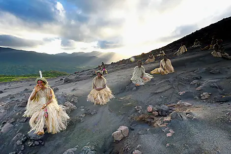 Hidden treasures of New Zealand and Vanuatu-Tanna volcan Mt Yazur accueil.jpg