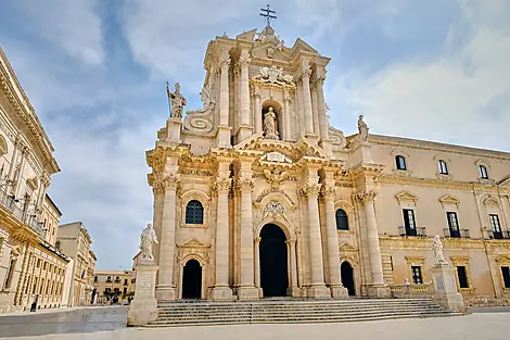 Antike Schätze des Mittelmeeres-©AdobeStock-Francesco_167336253Duomo-diSiracusa_It.jpg