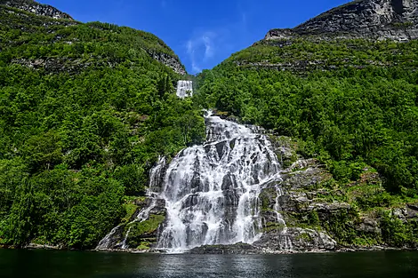 The legendary fjords of Norway-Cascade du Prétendant_Geiranger_Norvèg©StudioPONANT-Noémie WATEL.jpg