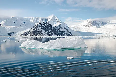 Emblematic Antarctica-N-200200_A301119_USHUAIA-USHUAIA©StudioPONANT-ClémentLOUINEAU.jpg