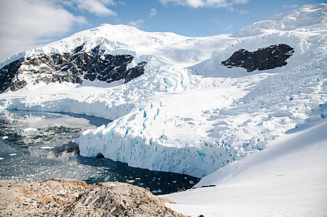 L’Antarctique emblématique -N-200223_A301119_USHUAIA-USHUAIA©StudioPONANT-ClémentLOUINEAU.jpg