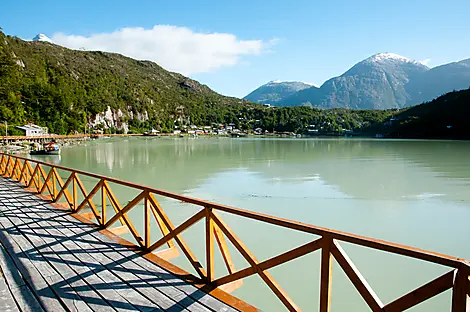 L’essentiel des fjords chiliens-iStock-Caleta Tortel-Chili-654027710_Adrian Wojcik .jpg