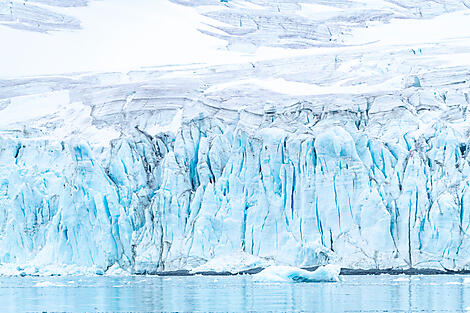 Emblematic Antarctica-No-2062_Y210122_Ushuaia-Ushuaia©StudioPONANT-Laurence-Fischer.jpg