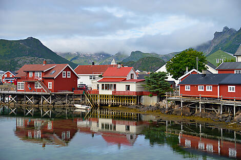 Splendeurs automnales des Lofoten aux fjords de Norvège-N-1016_B080716_Svolvaer®StudioPONANT-Lea-Paulin.JPEG