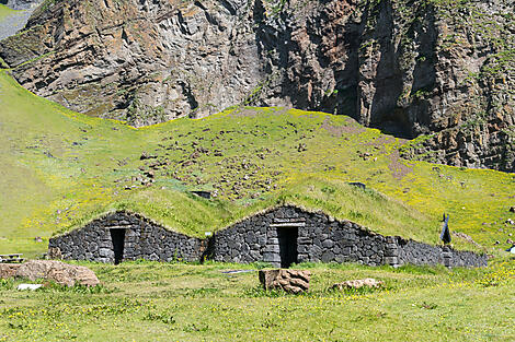 Totale Sonnenfinsternis, von Island bis Irland -No-2275_E150822_Hafnarfjordur-Hafnarfjordur-Heimaey-Islande©StudioPONANT-Doriane Letexier.JPEG