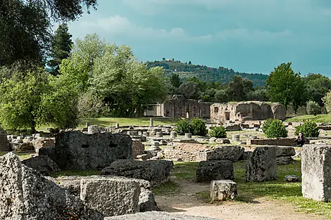 Landscapes and historic sites of the Peloponnese -EX260423_No-2311_Athènes-La Valette©StudioPONANT-SarahLeilaPAYAN.jpg