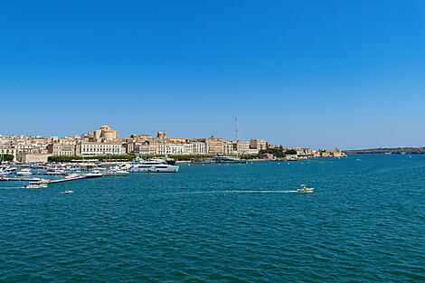 Autumn Escape Along the Italian Shores-No-2038_EG300724_Syracuse©StudioPONANT_SarahLeïlaPayan.jpg