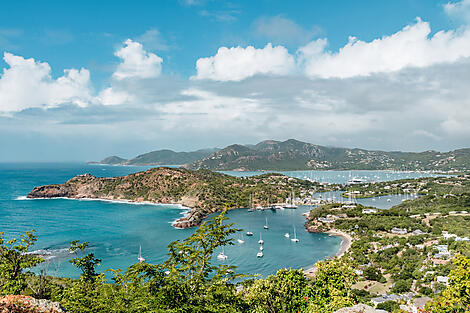 Wunder der Karibik-No-2231_R_U231222_FORT-DE-FRANCE-FORT-DE-FRANCE_FALMOUTH-BAY_ANTIGUA©StudioPONANT-AurelieCourt.JPEG