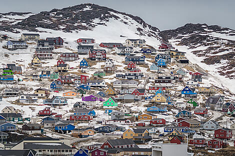 Zum Ende des Winters, vom Sankt-Lorenz-Strom nach Grönland-No-2074_CC210325_Qaqortoq©StudioPONANT_MorganeMonneret.jpg